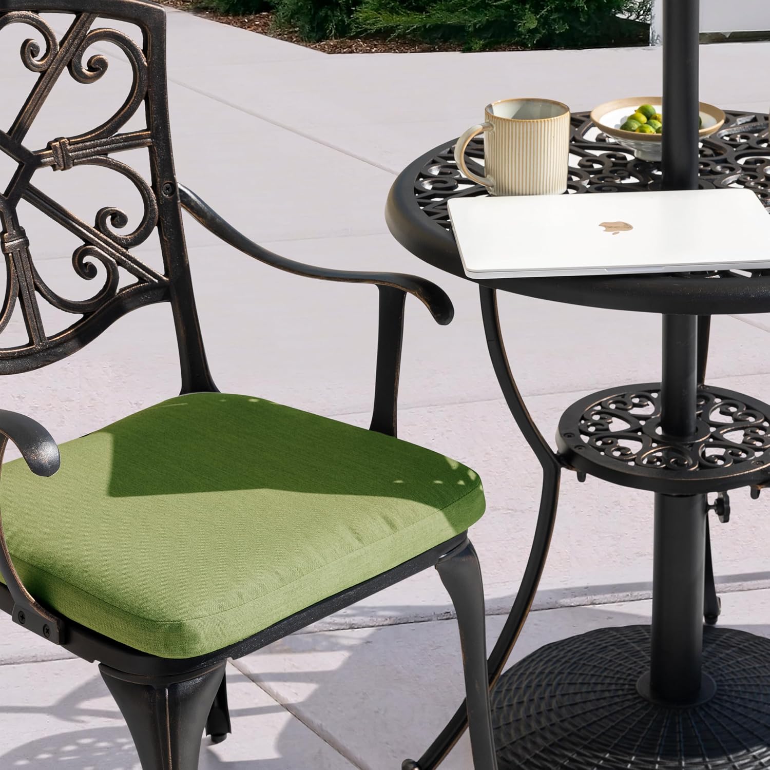 Black Gold Edge 3pc Cast Aluminum Bistro Set